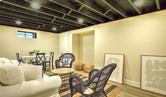 18 Chantilly Dr, Barrington, RI 02806