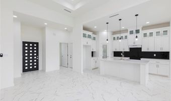 915 Pecan St, Alton, TX 78573