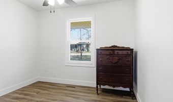 427 N Harrison Ave, Aurora, MO 65605