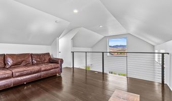 593 Crowson Rd, Ashland, OR 97520