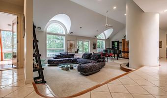 15 Inverness Rd, Falmouth, ME 04105