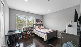 32 MARINA Dr, Bayonne, NJ 07002