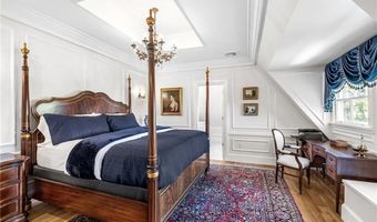 541 Bellevue Ave 5, Newport, RI 02840