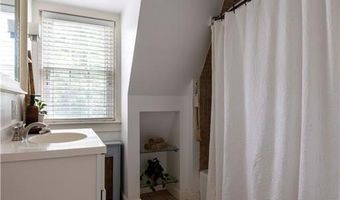 31 Bowen St, East Providence, RI 02916