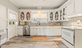8916 Eastwood Dr, Abbeville, LA 70510