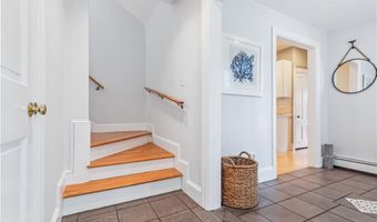 101 County Rd, Barrington, RI 02806