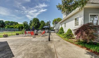 9 University Pl, Amsterdam, NY 12010