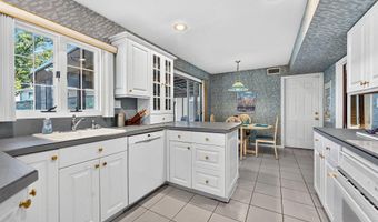 29 Ormont Ln, Aberdeen, NJ 07747
