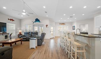 702 S BAY St, Aransas Pass, TX 78336