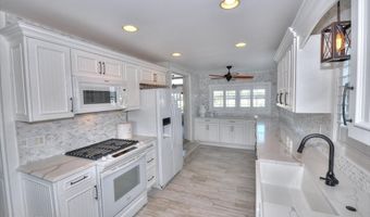 21 Drake Dr, Bayville, NJ 08721