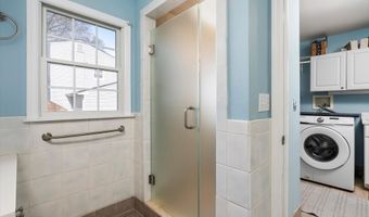 4 Twain Dr, Allentown, NJ 08501