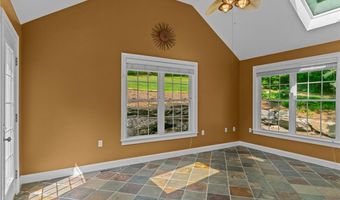 16 Leonard Dr, North Smithfield, RI 02896