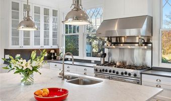 150 Boston Neck Rd, Narragansett, RI 02882