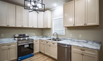 111 College St, Batesville, MS 38606