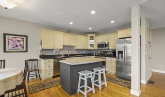 2 Amberwood Ct 2, Bourne, MA 02532