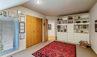 555 Glendale Cir, Ann Arbor, MI 48103