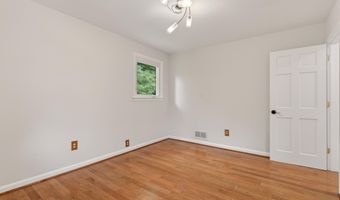 5701 RADNOR Ct, Bethesda, MD 20817