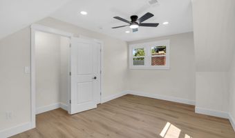 16 Larboard St, Beachwood, NJ 08722