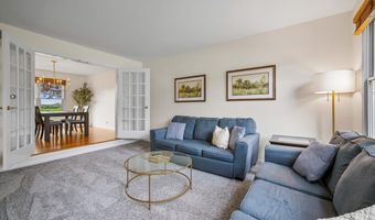 1713 Edgewood Dr, Algonquin, IL 60102