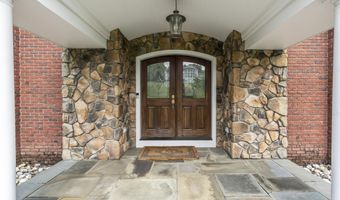 1 Stoneridge Dr, Albany, NY 12211