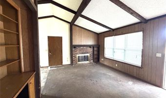 1319 Manchester Dr, Anadarko, OK 73005