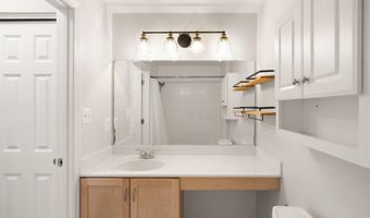 231 N THOMAS St 105, Arlington, VA 22203