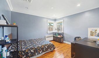 31 Edgemere Dr, Albertson, NY 11507