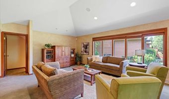 5870 Persimmon Dr, Fitchburg, WI 53711