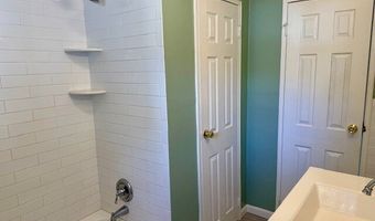 498 Oak Ave APT 28, Cheshire, CT 06410