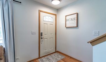 992 Neuhaven Dr, Antioch, IL 60002
