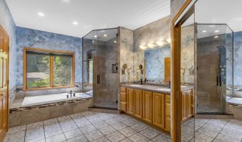 2 Echowood Dr, Algonquin, IL 60102