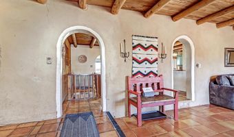 2 Latilla Ln, Arroyo Seco, NM 87514