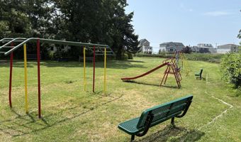 2 Sherwood St, Branford, CT 06405