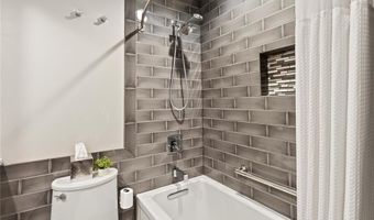 1225 Wissmann Dr, Ballwin, MO 63011