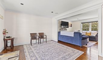 123 Columbus Blvd, Amityville, NY 11701