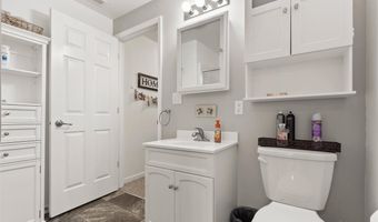 5709 Oak Crest Hill Rd SE, Riverside, IA 52327