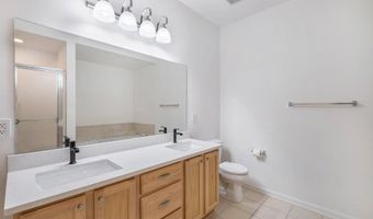 2925 N Knightsbridge Cir, Ann Arbor, MI 48105