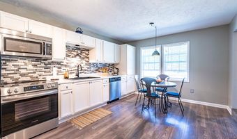 4506 Chateau Dr, Albany, GA 31721