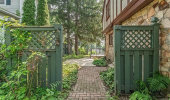 914 Ash St, Baraboo, WI 53913
