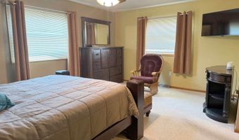 729 S 16th St, Bismarck, ND 58504