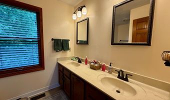 14 Beechwood Ct, Batesville, IN 47006