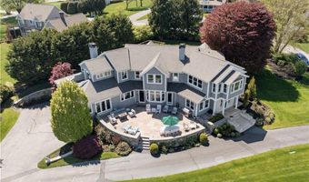 75 N Cliff Dr, Narragansett, RI 02882