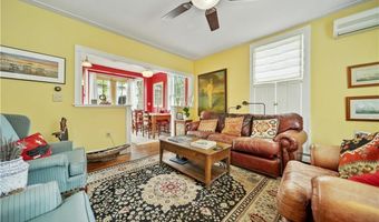 43 Poplar St, Newport, RI 02840