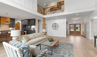 5272 Greyson Heights Dr, Auburn, IN 46706