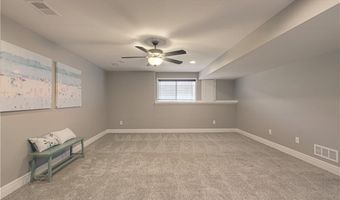 16910 Tucker Ct, Basehor, KS 66007