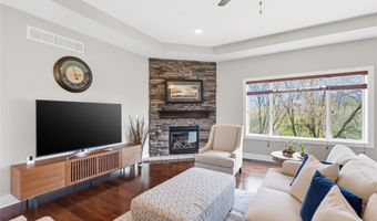 1009 Baileys Grove Dr, Adel, IA 50003