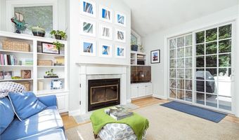 371 Glen Hill Dr, North Kingstown, RI 02874