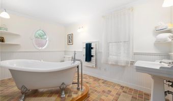 2381 Middle Rd, East Greenwich, RI 02818