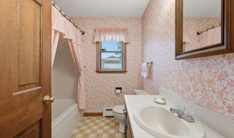 2 Sachem Dr, Cromwell, CT 06416