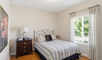 921 Hildebrand Dr, Indianapolis, IN 46217